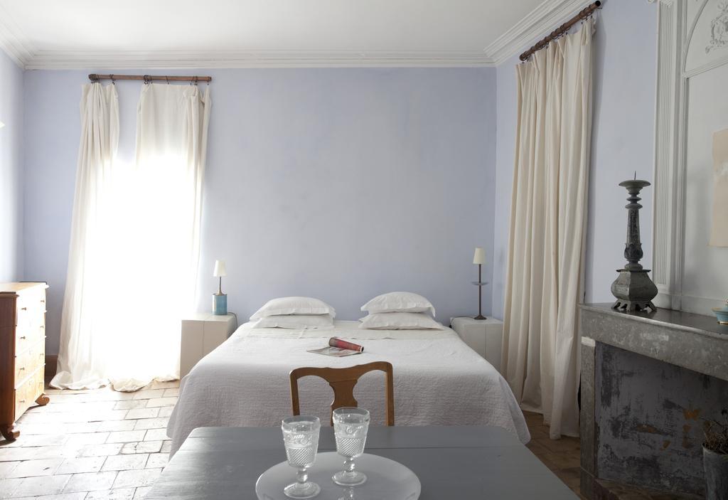 Les Sardines Aux Yeux Bleus Chambres D'Hotes Aigaliers Ruang foto